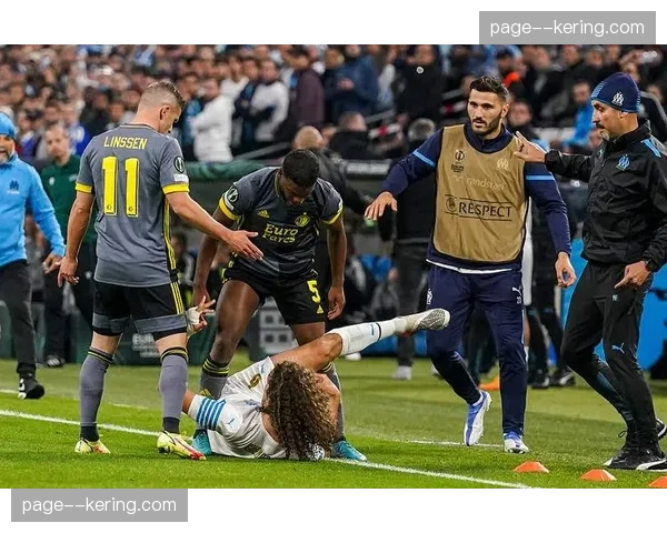 里尔2-2战平马赛，双方在比赛最后十分钟内各入一球